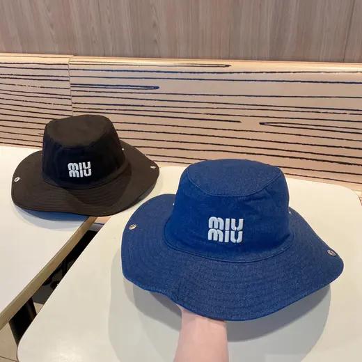 MIUMIU